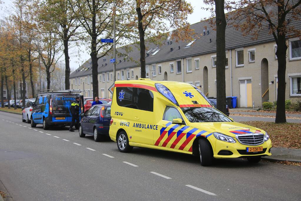 Schade aan auto na botsing met bestelbus