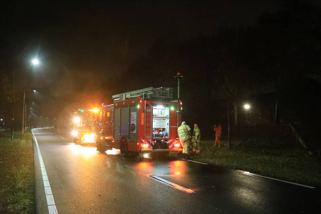 Voertuigbrand laait opnieuw op