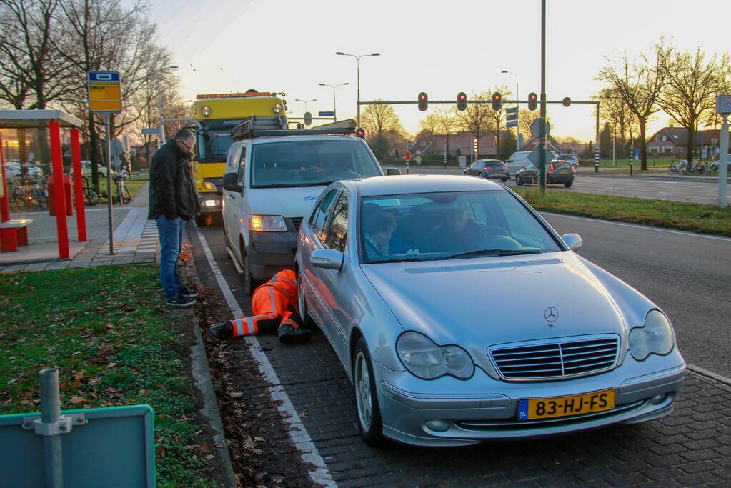 Voertuigen aan elkaar vast na ongeval