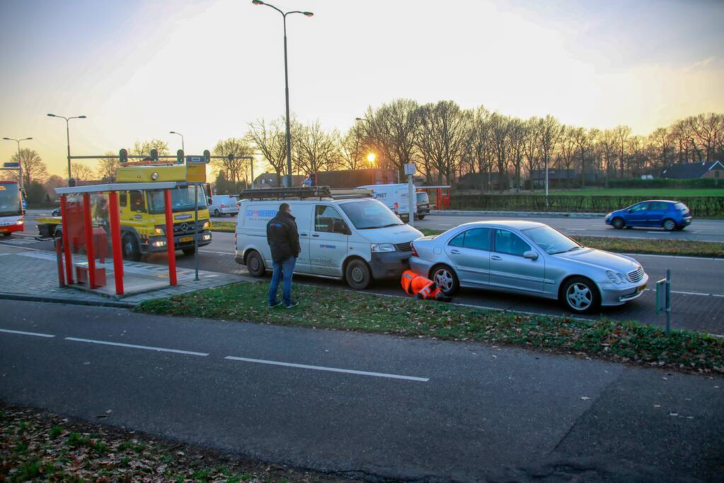 Voertuigen aan elkaar vast na ongeval