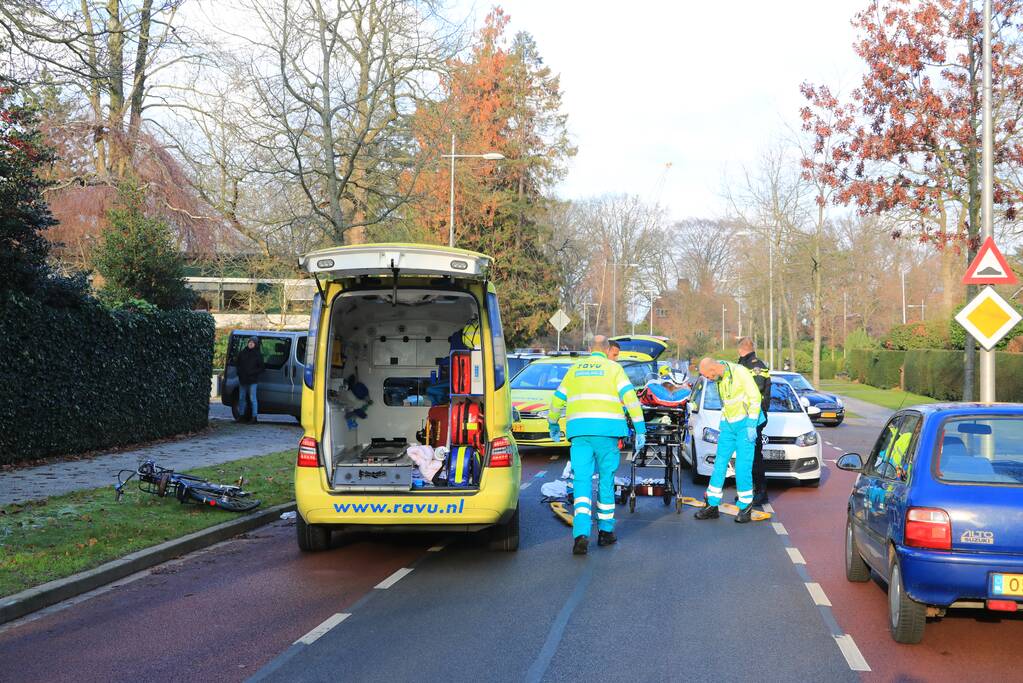 Fietser zwaargewond door aanrijding