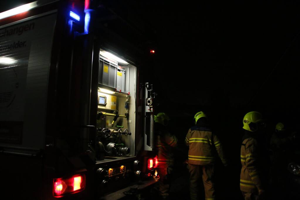 Buurtbewoners blussen autobrand