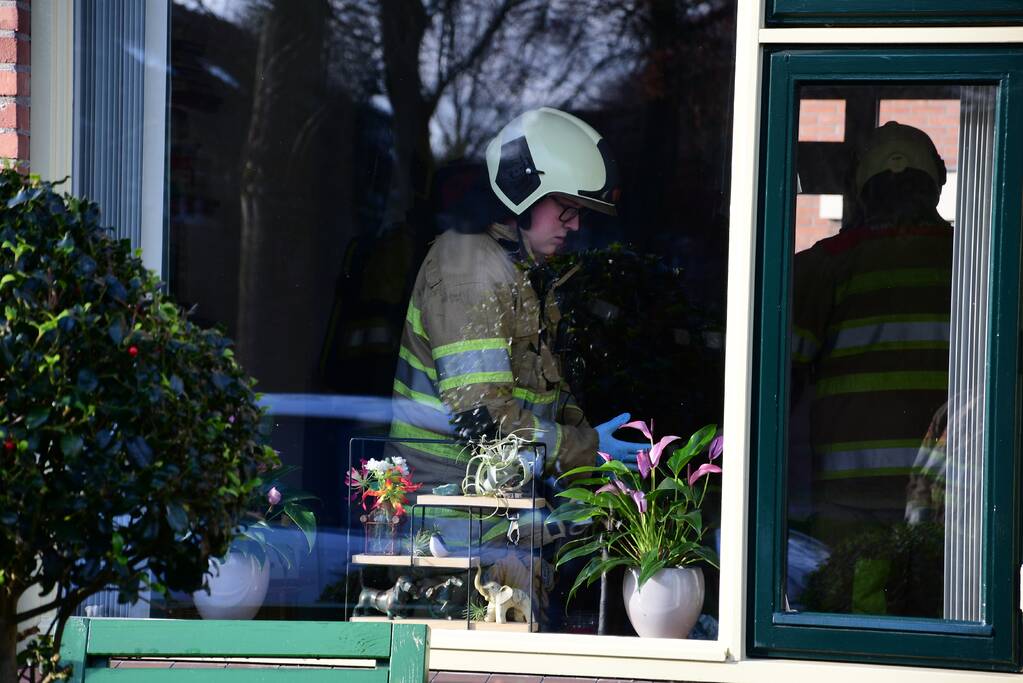 Onderzoek naar brandhoutlucht in huis