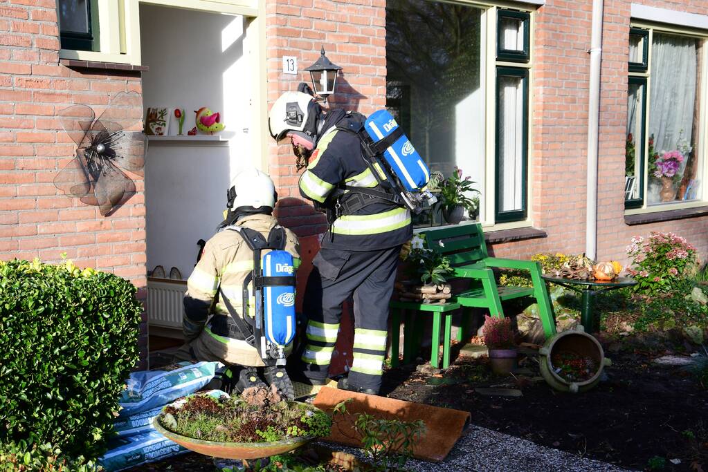 Onderzoek naar brandhoutlucht in huis