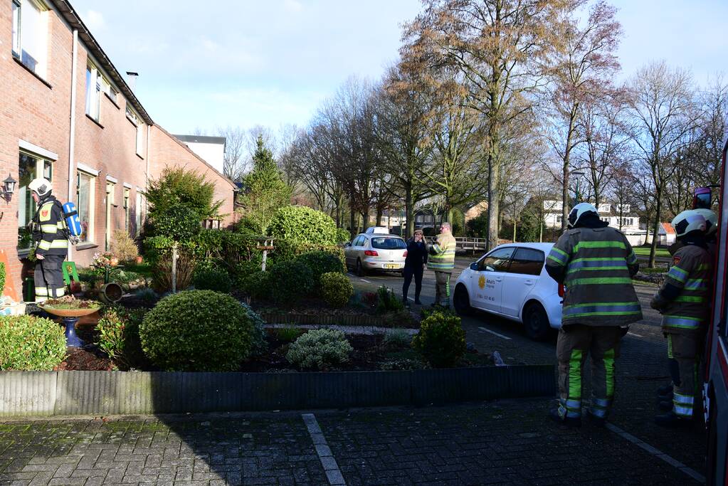 Onderzoek naar brandhoutlucht in huis