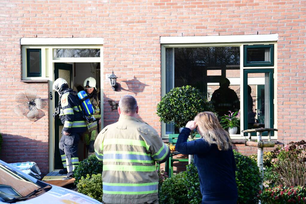 Onderzoek naar brandhoutlucht in huis