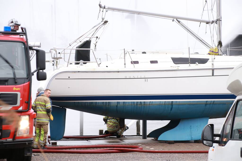 Reddingspoging van boot valt in het water