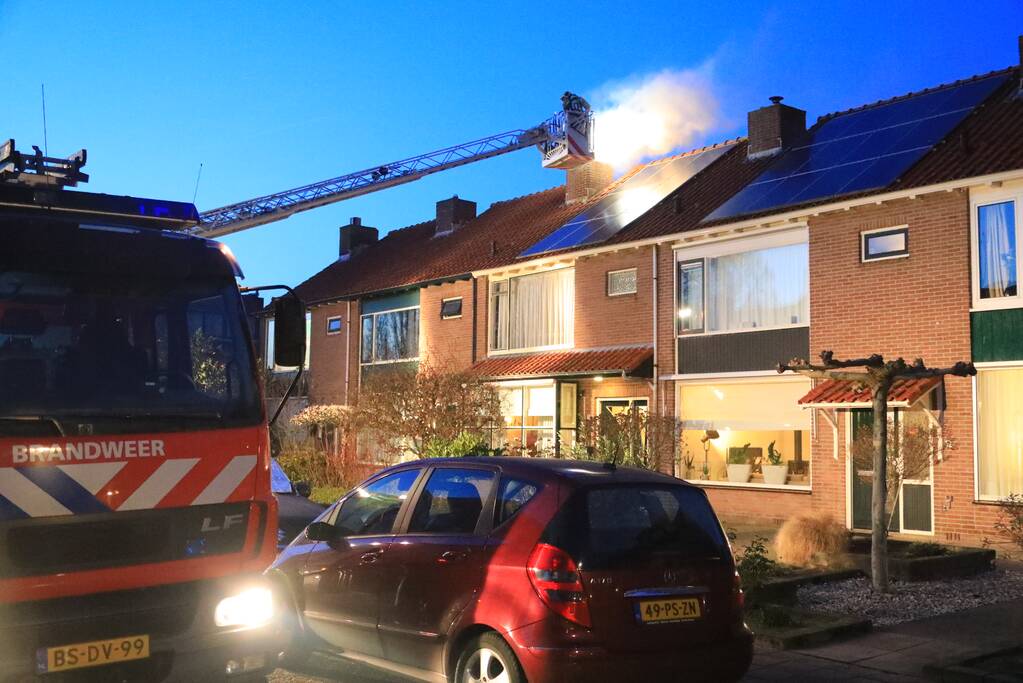 Veel rook bij schoorsteenbrand