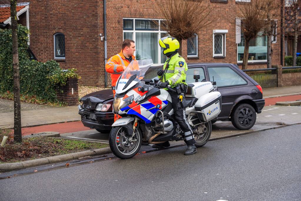 Auto botst achter op bestelbus (Amersfoort)