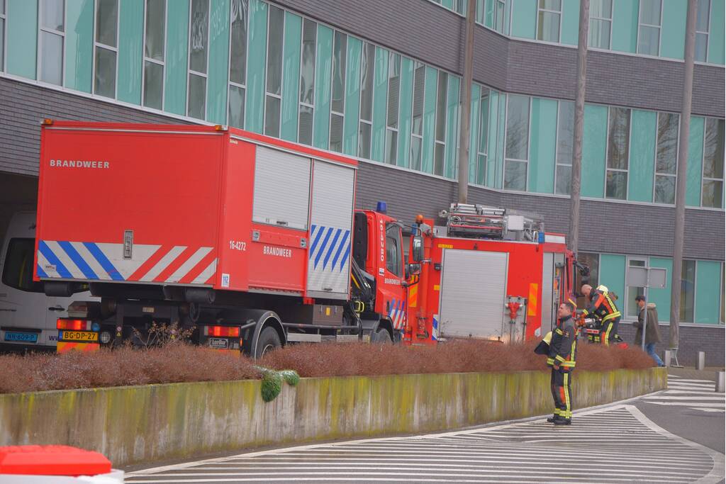 Personen gewond na omgevallen boom in restaurant ziekenhuis