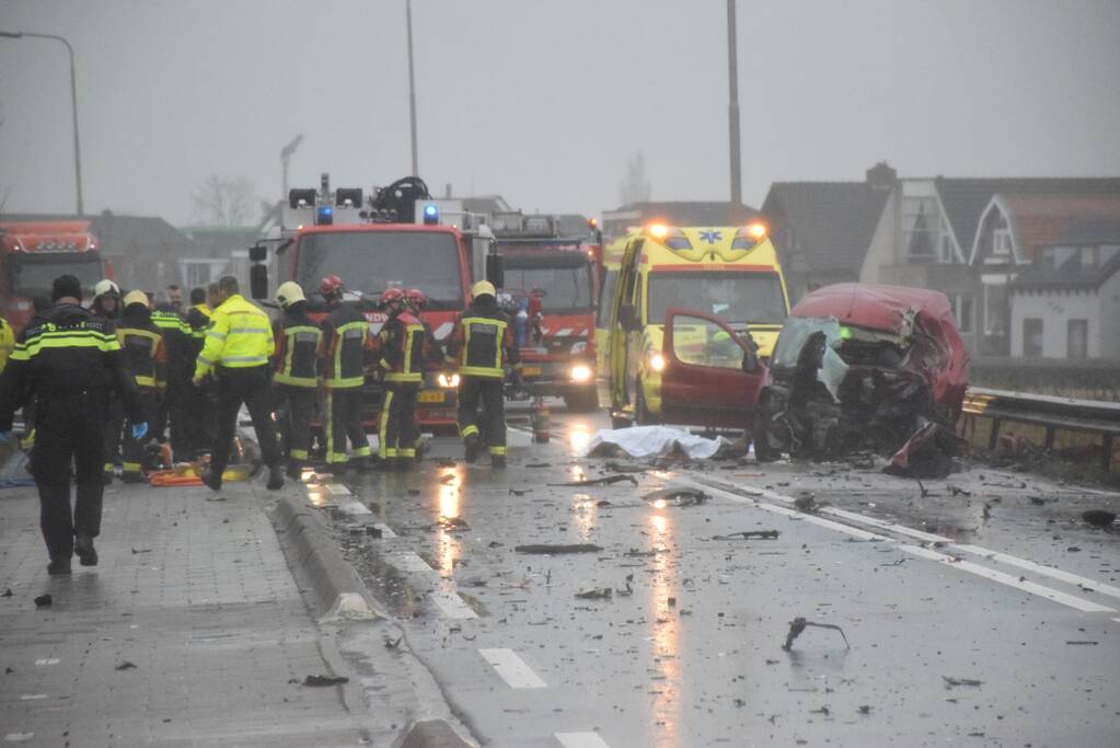 Automobilist overleden bij ongeval met vrachtwagen