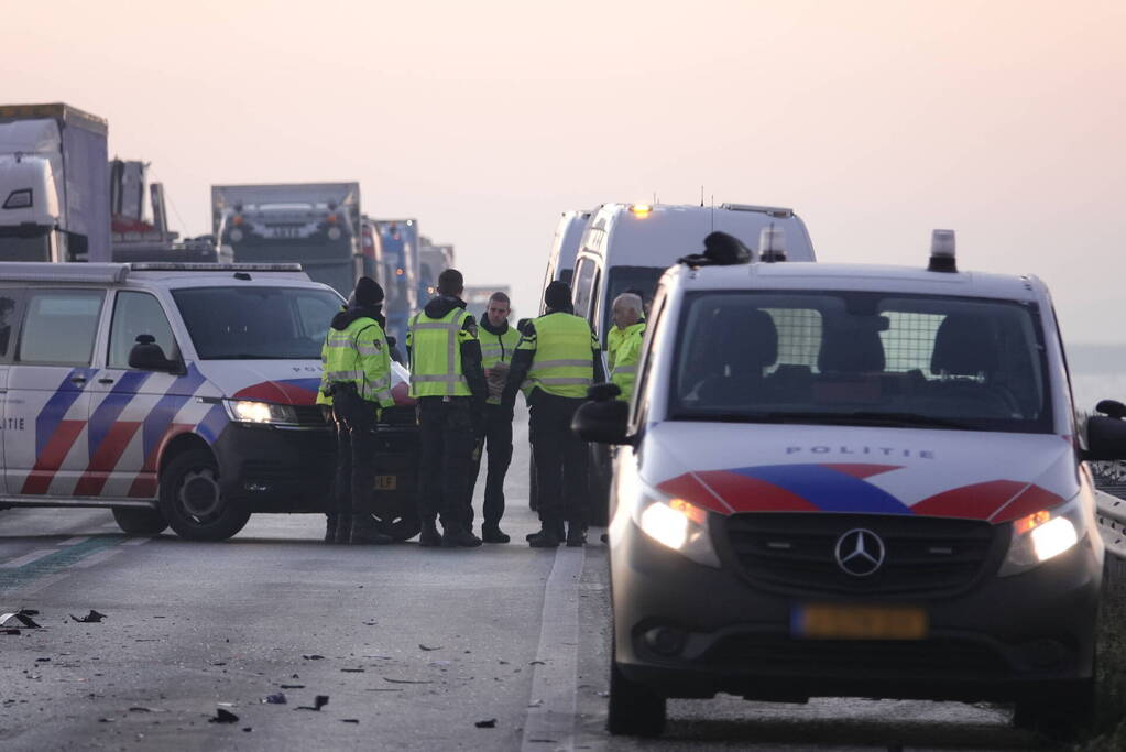 Weg in beide richtingen afgesloten vanwege dodelijk ongeval