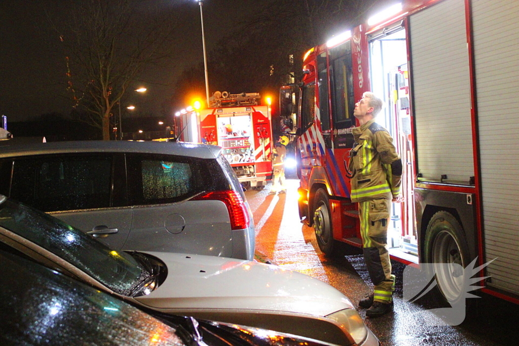 Uitslaande brand verwoest flatwoning