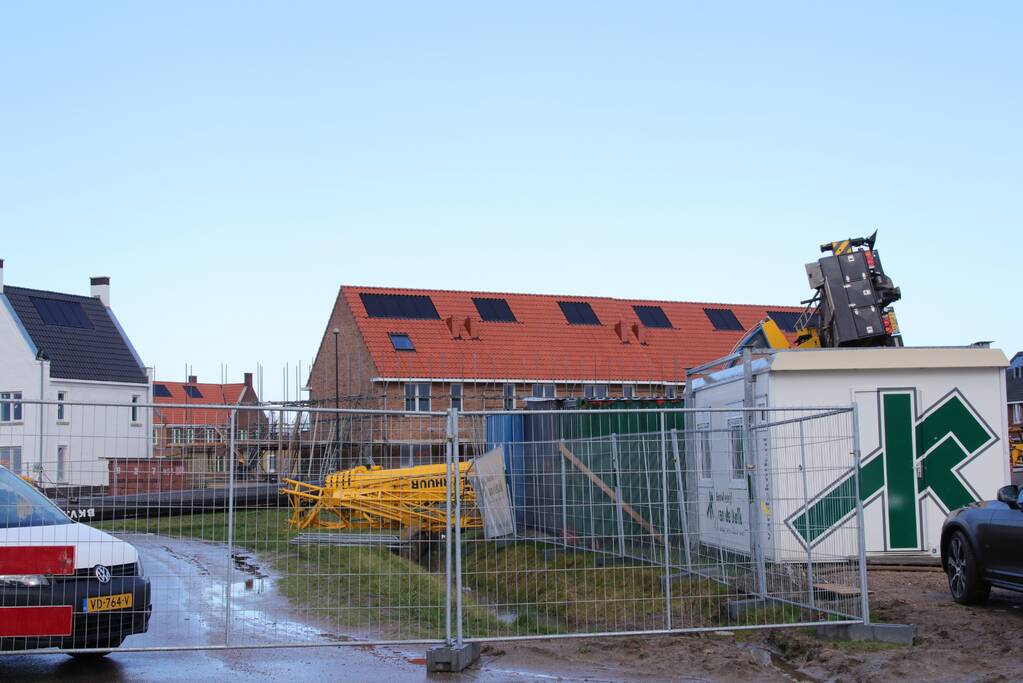 VIDEO: Bouwkraan in nieuwbouwwijk omgevallen (Voorthuizen)