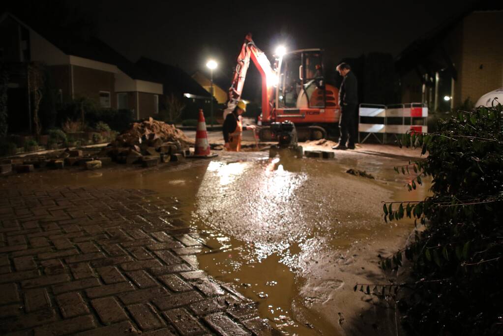 Zesenzestig huishoudens zonder water door gesprongen waterleiding (Barneveld)