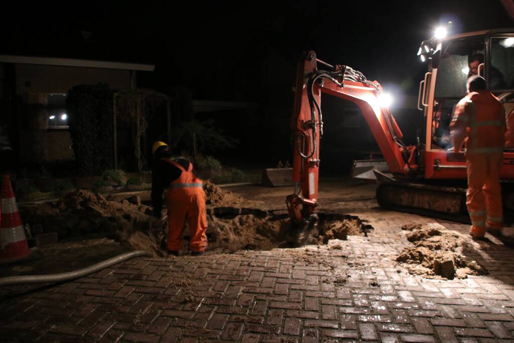 Zesenzestig huishoudens zonder water door gesprongen waterleiding (Barneveld)