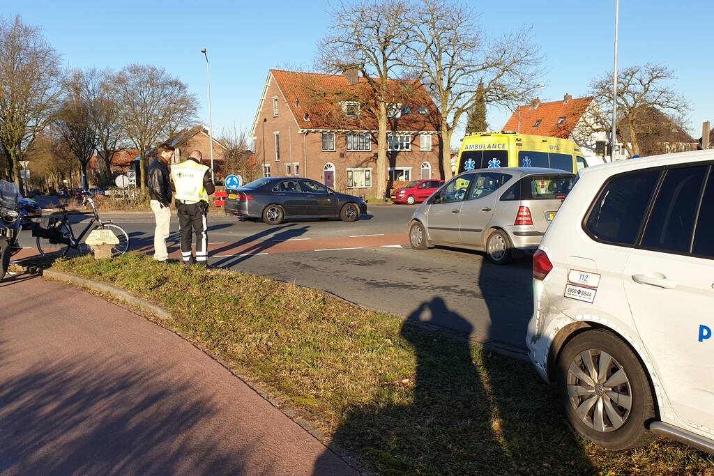 Fietser gewond bij aanrijding op rotonde (Wageningen)