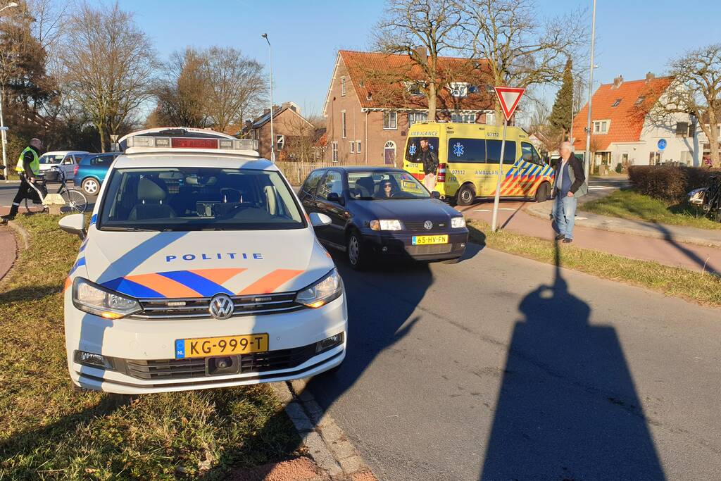 Fietser gewond bij aanrijding op rotonde (Wageningen)