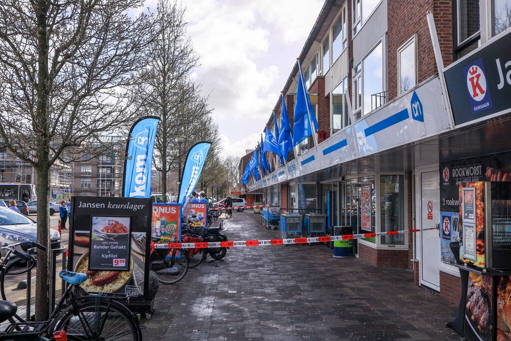 Albert Heijn ontruimd na vreemde lucht