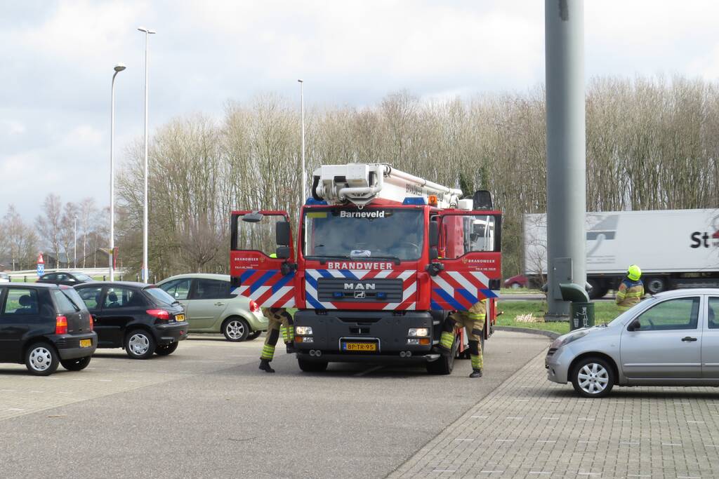 McDonald's bord hangt los