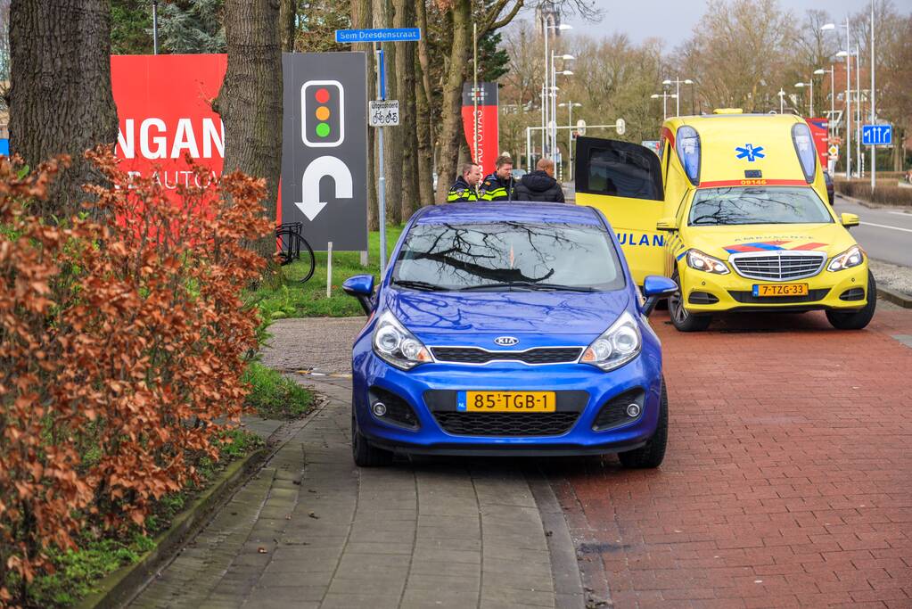 Fietsster gewond na botsing met auto