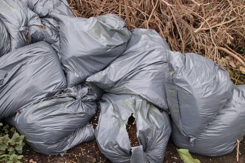 Partij hennepafval gedumpt op carpoolplaats