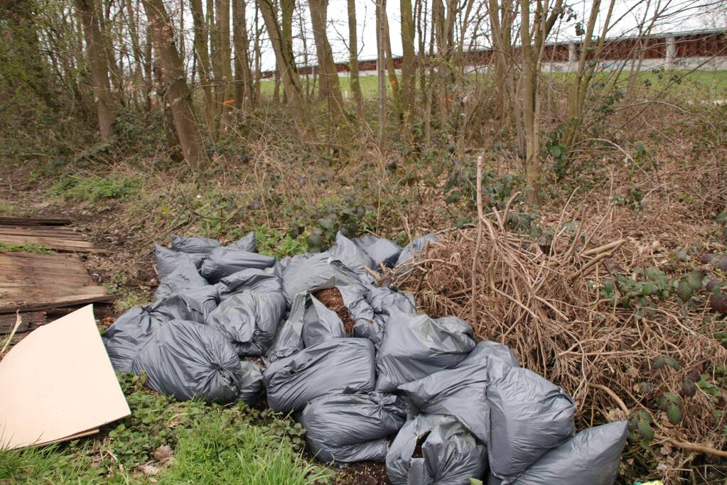 Partij hennepafval gedumpt op carpoolplaats