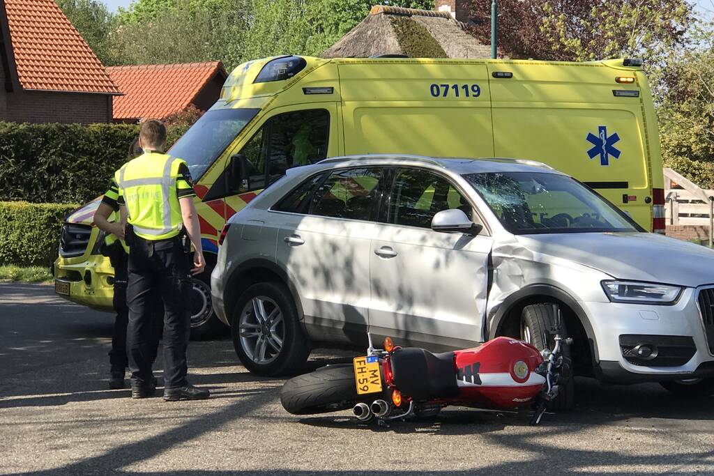 Twee gewonden bij aanrijding