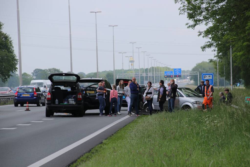 Drie voertuigen botsen, A1