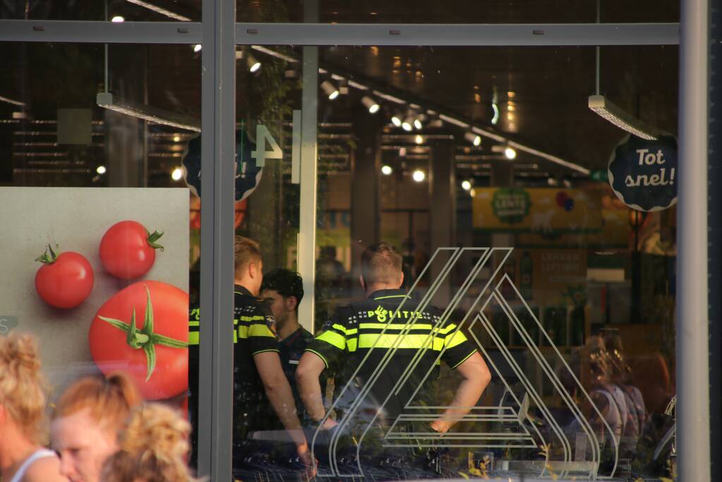 Dader vlucht na overval op Aldi