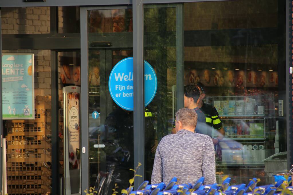 Dader vlucht na overval op Aldi