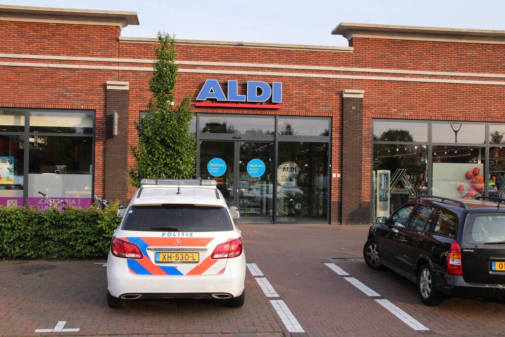 Dader vlucht na overval op Aldi