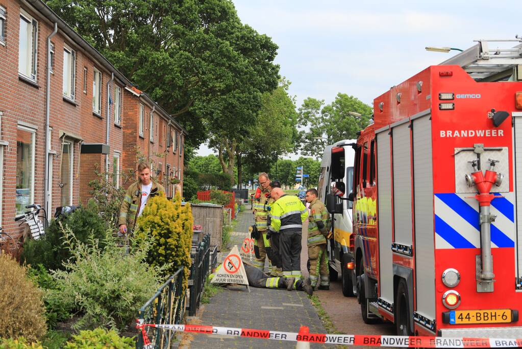 Bewoner doorboord gasleiding met hekwerk