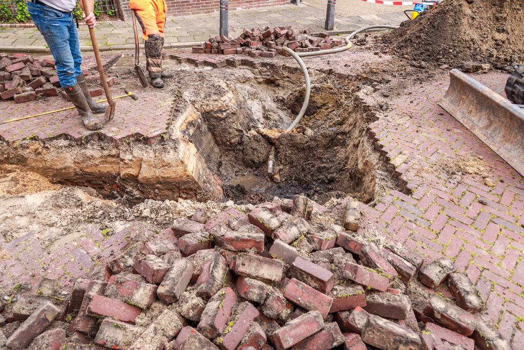 Straat afgesloten door waterlekkage