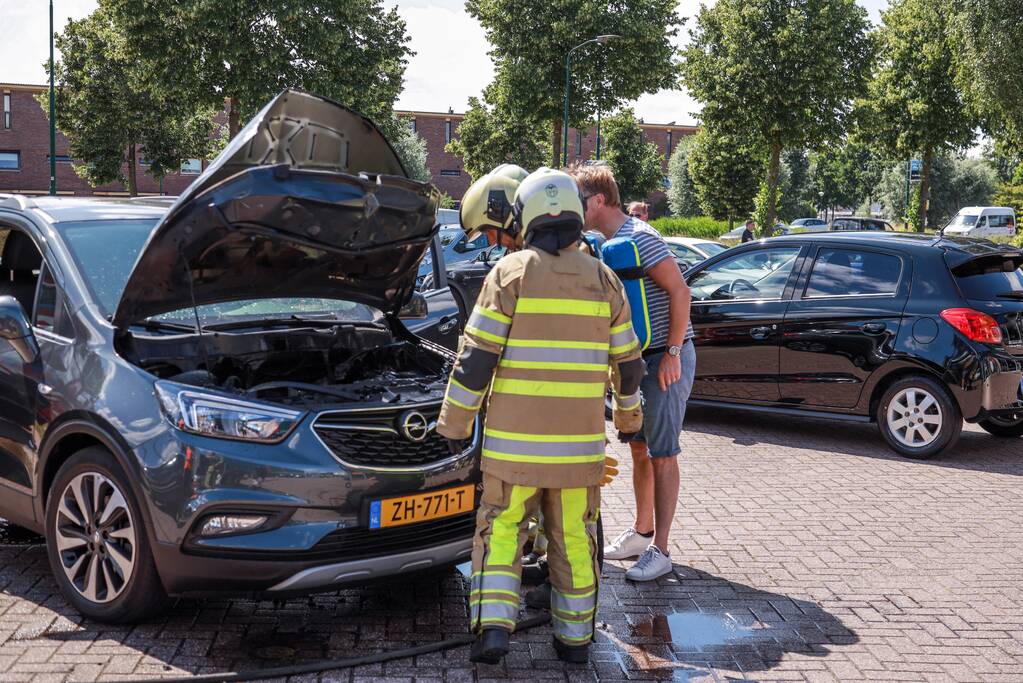 Beginnende autobrand snel geblust