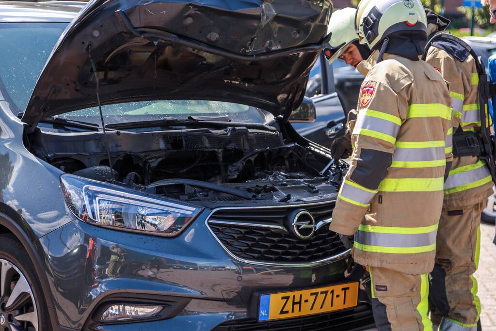 Beginnende autobrand snel geblust