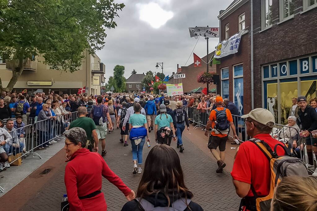 103e Vierdaagse van Nijmegen van start gegaan