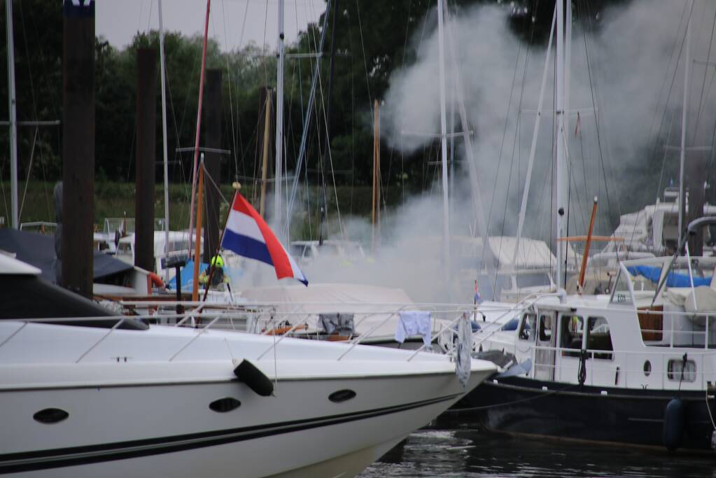 Twee boten in brand, Ã©Ã©n persoon overleden