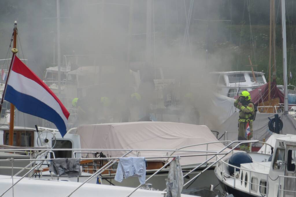 Twee boten in brand, Ã©Ã©n persoon overleden