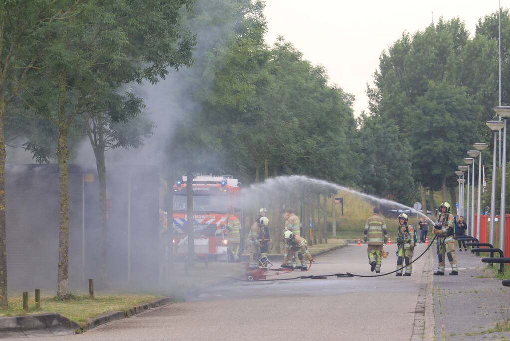 Veel rook bij brand stroomhuis