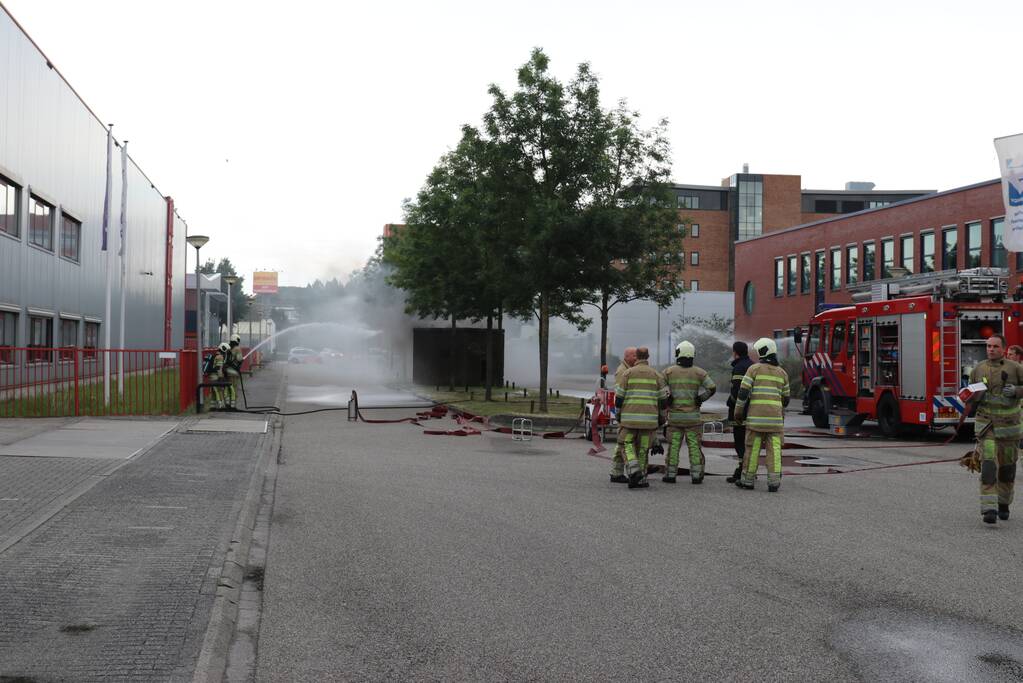 Veel rook bij brand stroomhuis