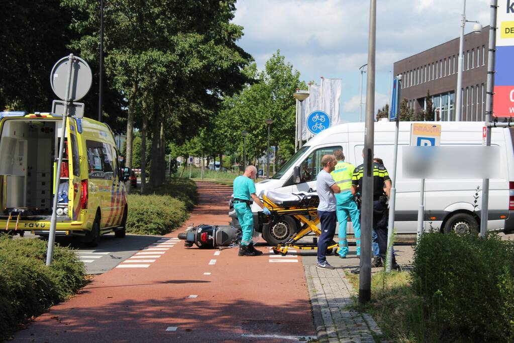 Scooterrijder gewond na aanrijding