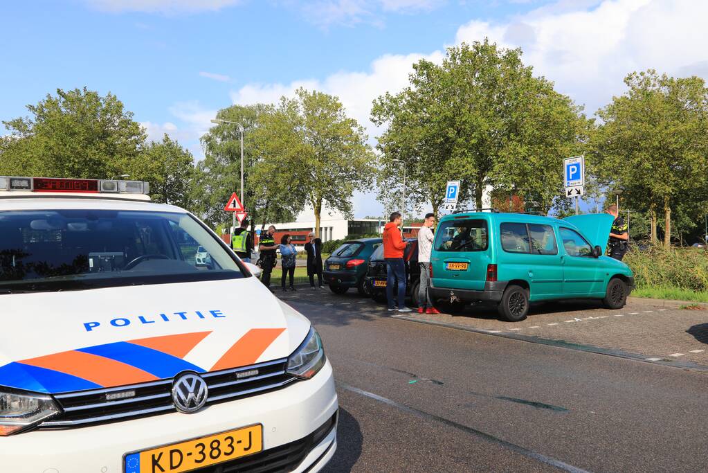 Drie auto's betrokken bij kop-staart aanrijding