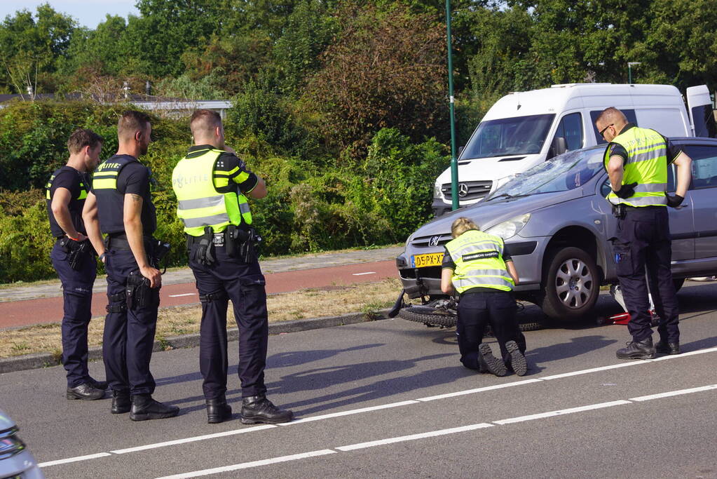 Overstekende fietser aangereden op rotonde