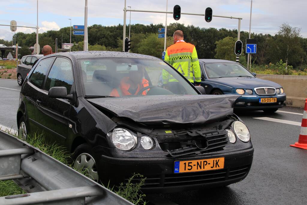 Opnieuw auto uit de bocht op beruchte plek