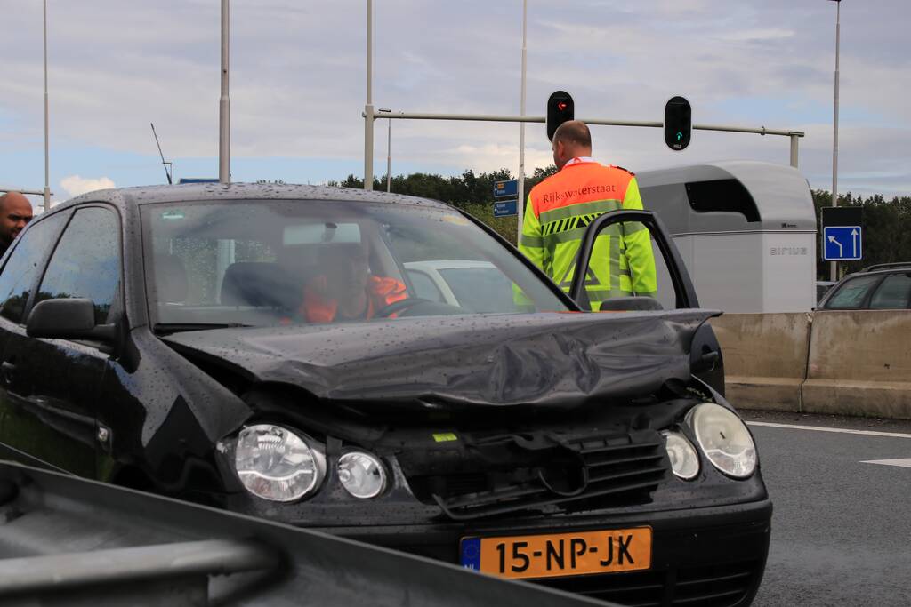 Opnieuw auto uit de bocht op beruchte plek