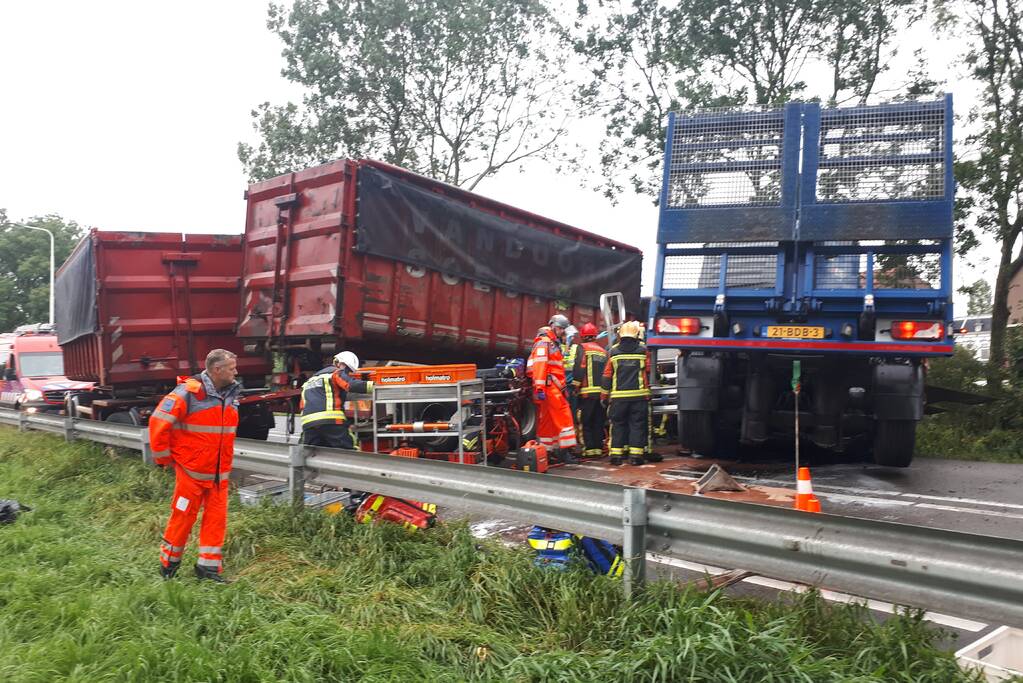 Zeer ernstig ongeval tussen twee vrachtwagens en meerdere voertuigen