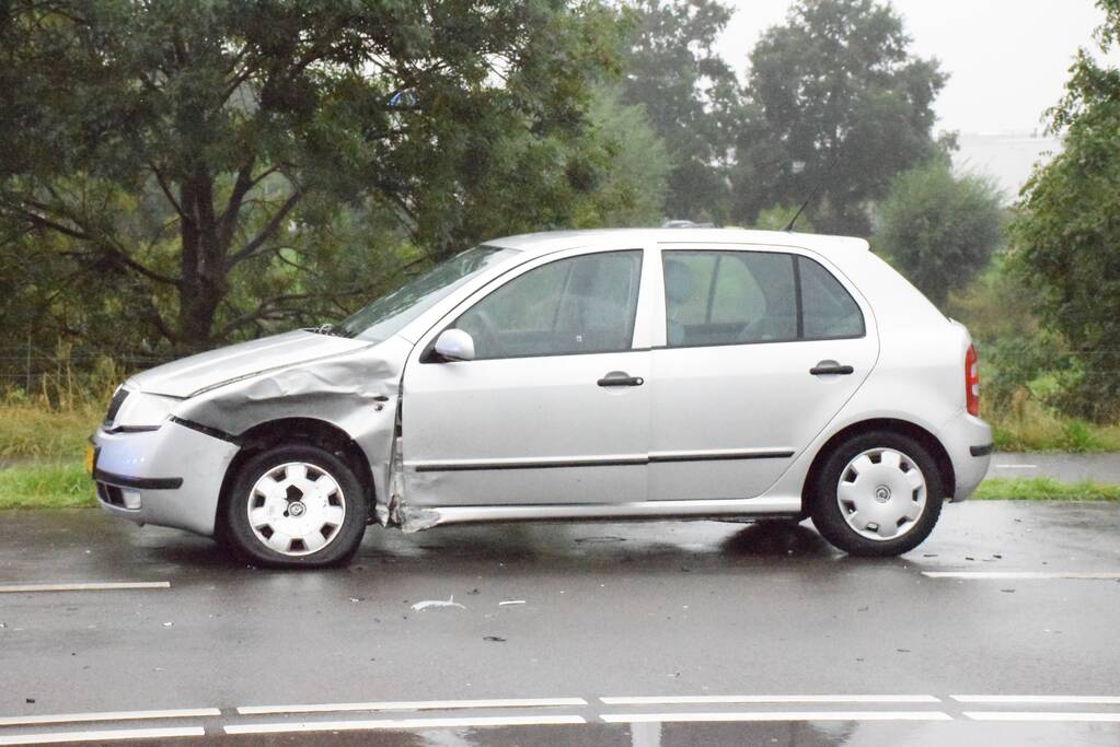 Auto uit vluchthaven botst medeweggebruiker