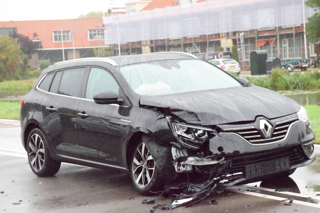 Auto uit vluchthaven botst medeweggebruiker