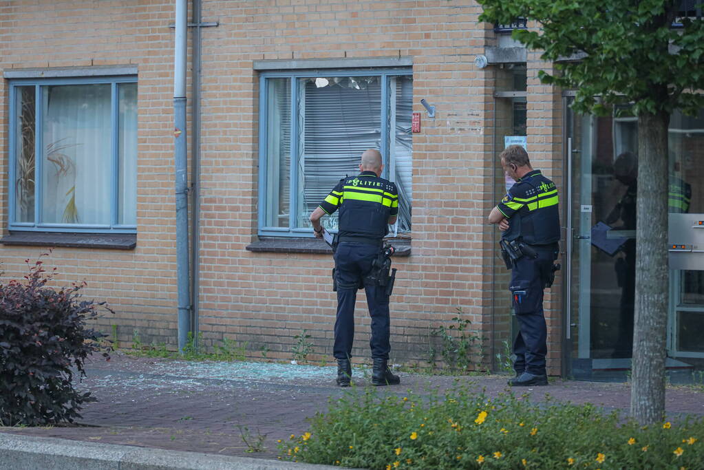 Twee mannen slaan op de vlucht na plofkraak